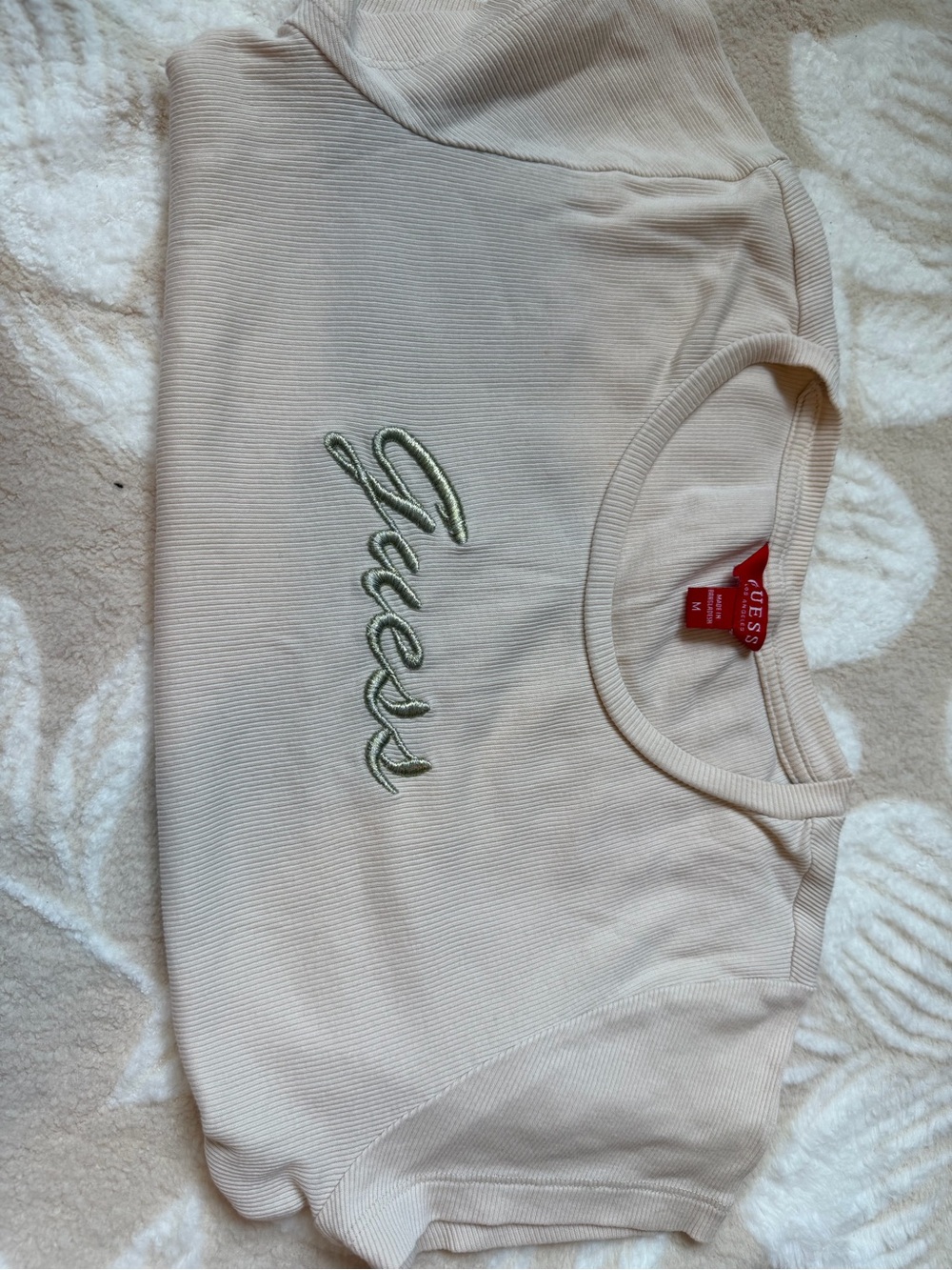 GUESS Cream Ribbed Short-Sleeve Tee with Green Script Logo - Picture 3 of 3
